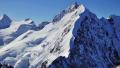 Piz Bernina mit Biancograt.<br />Links oben der Piz Zupo, der zum Glück nur 3996 Meter hoch ist. Wär er um nur 4 Meter höher, wär er bestimmt ein überlaufener Mode 4000er